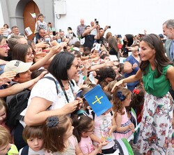 Los Reyes durante la vista con los vecinos