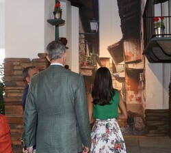 Don Felipe y Doña Letizia en la exposición