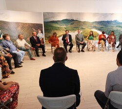 Encuentro de Don Felipe y Doña Letizia con una representación de la sociedad civil de la comarca de Las Hurdes