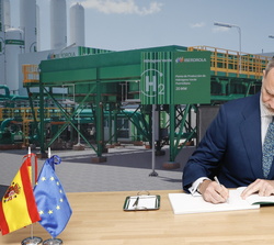 Su Majestad el Rey firma en el Libro de Honor de la Planta de Hidrógeno Verde