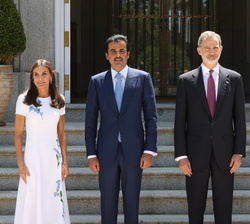 Don Felipe y Doña Letizia acompañados de Sus Altezas, el Emir de Catar y Jequesa