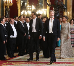 Don Felipe y Doña Letizia acompañados de Sus Altezas el Jeque Tamim Bin Hamad Al Thani, Emir del Estado de Catar, y la Jequesa Jawaher Bint Hamad Bin 