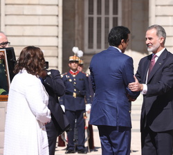 Don Felipe y Doña Letizia reciben el saludo de Sus Altezas el Jeque Tamim Bin Hamad Al Thani, Emir del Estado de Catar, y la Jequesa Jawaher Bint Hama