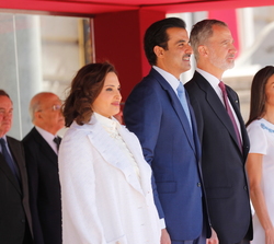 Sus Majestades los Reyes acompañados de Sus Altezas el Jeque Tamim Bin Hamad Al Thani, Emir del Estado de Catar, y la Jequesa Jawaher Bint Hamad Bin S