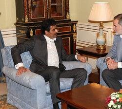 Su Majestad el Rey con Su Alteza el jeque Tamim Bin Hamad Al Thani, Emir del Estado de Catar, durante su encuentro en el Palacio de El Pardo