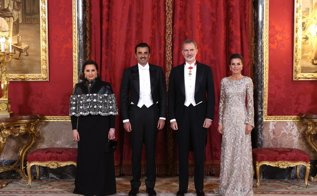 Don Felipe y Doña Letizia acompañados de Sus Altezas el Jeque Tamim Bin Hamad Al Thani, Emir del Estado de Catar, y la Jequesa Jawaher Bint Hamad Bin 