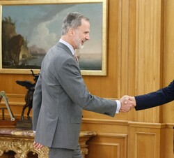 Su Majestad el Rey recibe el saludo del secretario general de la Liga de los Estados Árabes, Ahmed Aboul Gheit