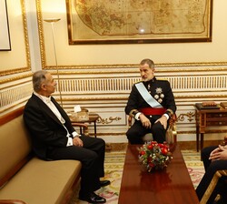 Don Felipe conversa con el embajador-Jefe de la Misión Diplomática de Palestina, Husni Abdel Wahed