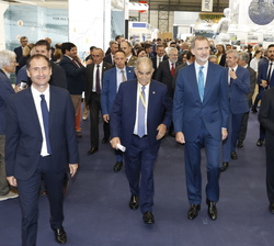Su Majestad el Rey recorre la Feria Internacional de la Industria Naval