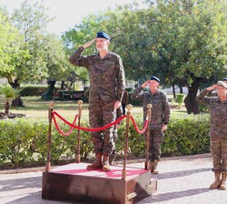 Su Majestad el Rey recibe Honores de Ordenanza a su llegada a la Base Militar “Jaime I” de Bétera