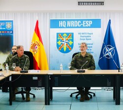 Don Felipe en la Sala Kabul, donde se presentó la organización y funcionamiento del Cuartel General Terrestre de Alta Disponibilidad (CGTAD)