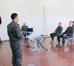 Don Felipe durante la visita