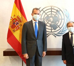 Su Majestad el Rey junto al Secretario General de Naciones Unidas, Sr. Antonio Guterres