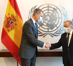 Su Majestad el Rey recibe el saludo del Secretario General de Naciones Unidas, Sr. Antonio Guterres