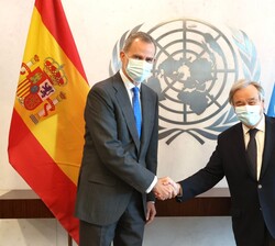 Su Majestad el Rey junto al Secretario General de Naciones Unidas, Sr. Antonio Guterres