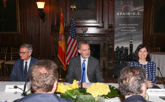 Su Majestad el Rey durante el encuentro con miembros de la Cámara de Comercio España-Estados Unidos