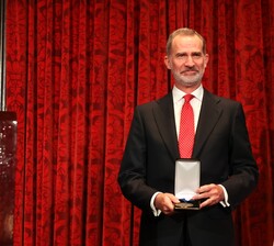 Su Majestad el Rey recibe la medalla de la Foreign Policy Association