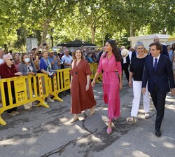 Doña Letizia recorre la Feria del Libro de Madrid