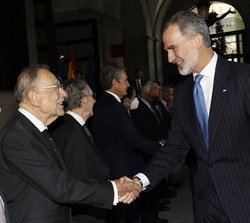 Su Majestad el Rey recibe el saludo del exsecretario general de la OTAN, Javier Solana