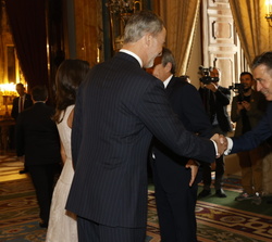 Su Majestad el Rey recibe el saludo del exsecretario general de la OTAN, Anders Fogh Rasmussen