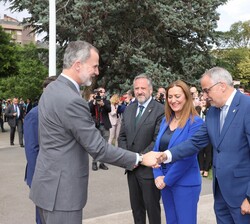 Llegada de Su Majestad el Rey y saludo de las autoridades