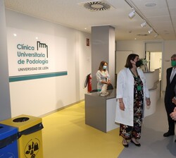 El Rey comienza su visita a la zona de consultas