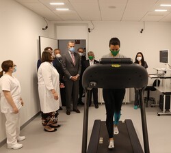 Don Felipe durante su visita en una de las Consultas a tiempo real