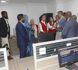 Doña Letizia durante su recorrido por el Centro de Emergencias