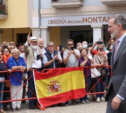 Don Felipe durante el recorrido por las calles de Ponferrada