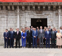 El Rey con la Corporación Municipal de Ponferrada