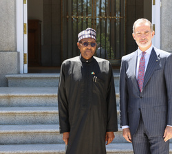 Su Majestad el Rey acompañado del Presidente de la República Federal de Nigeria, Muhammadu Buhari con motivo de su visita de trabajo a España