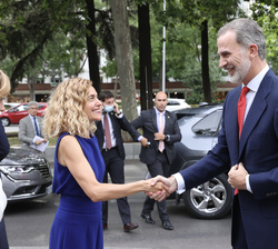 Su Majestad el Rey recibe el saludo de la presidenta del Congreso de los Diputados, Meritxell Batet