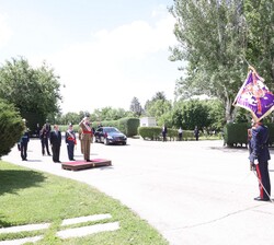 Su Majestad el Rey recibe Honores de Ordenanza