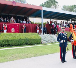 Su Majestad el Rey durante el acto de Juramento a la Bandera