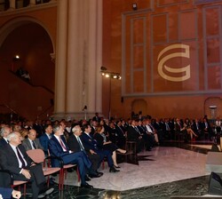 Su Majestad el Rey durante las palabras de bienvenida del presidente del Gobierno de Aragón, Francisco Javier Lambán