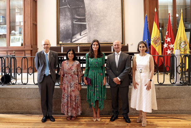 Doña Letizia junto al resto de autoridades y personalidades