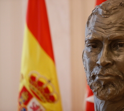 Escultura de Su Majestad el Rey realizada por Victor Ochoa por encargo de la Comunidad de Madrid