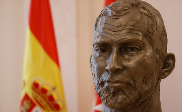 Escultura de Su Majestad el Rey realizada por Victor Ochoa por encargo de la Comunidad de Madrid