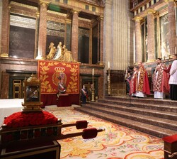 Don Felipe durante el acto religioso