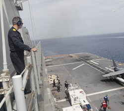 El Rey en el Buque Anfibio Portaaeronaves “Juan Carlos I” durante el Ejerccio FLOTEX-22