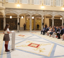 Su Alteza Real la Infanta Doña Elena durante las palabras de agradecimiento en representación de todos los participantes de la alumna ganadora del Pri