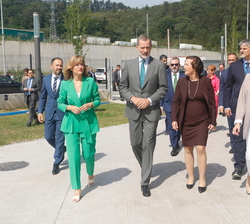 Su Majestad el Rey en la Inauguración de la nueva fábrica de OTIS en España acompañado de autoridades nacionales, autonómicas y la dirección de la emp