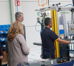 Don Felipe en su visita a las instalaciones de la nueva fábrica de OTIS en España