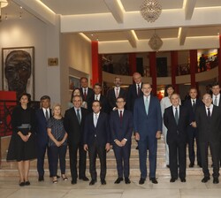 Su Majestad el Rey junto a las autoridades y los miembros del consejo de administración de "Uría Menéndez"