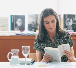 Doña Letizia momentos antes del comienzo de la reunión