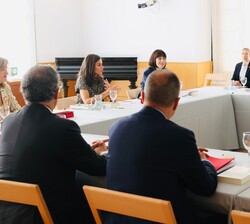 La Reina en la reunión