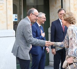 Llegada de Su Majestad la Reina Doña Sofía y Su Majestad la Reina Silvia de Suecia al Teatro Liceo de Salamanca