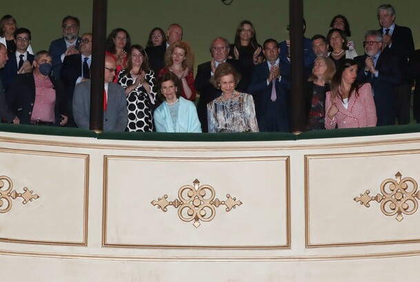 Su Majestad la Reina Doña Sofía y Su Majestad la Reina Silvia de Suecia en los prolegómenos del inicio del Concierto