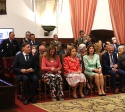 Su Majestad la Reina Doña Sofía junto a Su Majestad la Reina Silvia de Suecia durante la primera sesión del congreso de Neurología