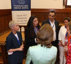 Su Majestad la Reina Doña Sofía y Su Majestad la Reina Silvia de Suecia mantuvieron un encuentro con representantes de las asociaciones de familiares 